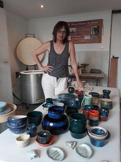 Deux mains la terre poterie lille